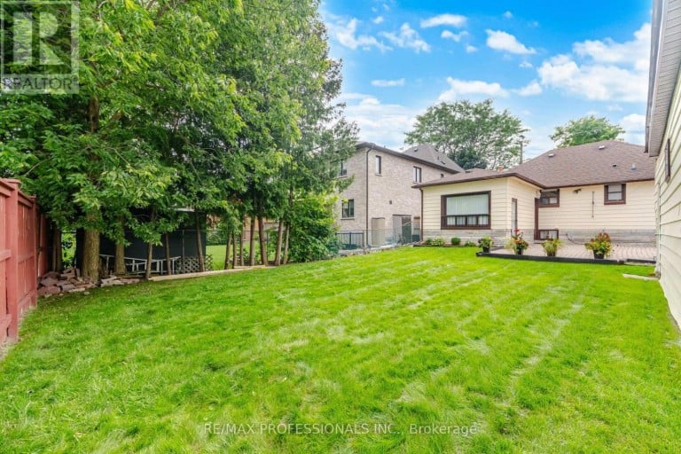 53 WILMAR ROAD, Toronto (Islington-City Centre West), Ontario, M9B3R8