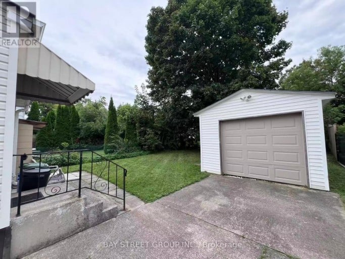 125 BROADWAY AVENUE, Hamilton (Ainslie Wood), Ontario, L8S2W2