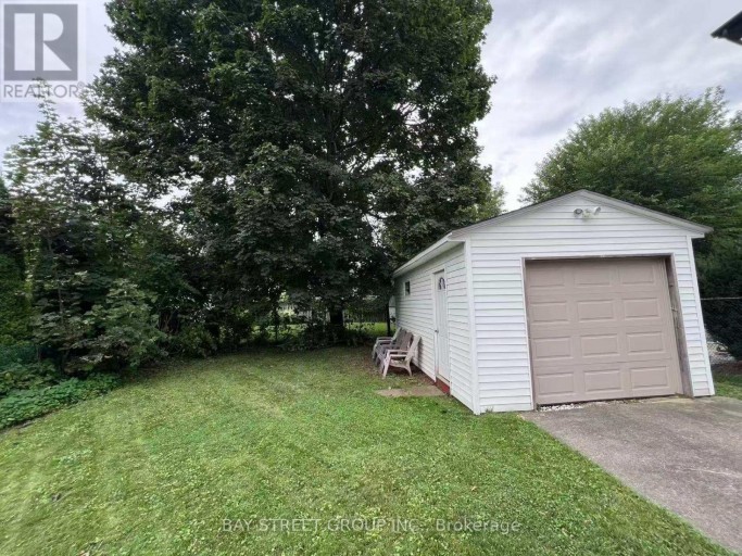 125 BROADWAY AVENUE, Hamilton (Ainslie Wood), Ontario, L8S2W2