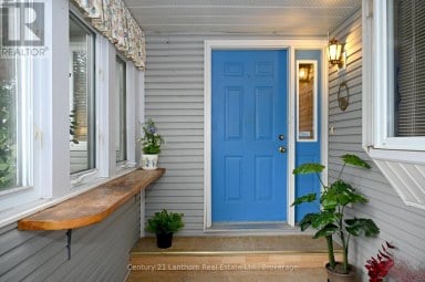 1 REYNOLDS PLACE N Prince Edward County (Wellington) Ontario photo 10