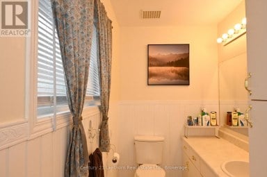 1 REYNOLDS PLACE N Prince Edward County (Wellington) Ontario photo 14