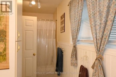 1 REYNOLDS PLACE N Prince Edward County (Wellington) Ontario photo 15