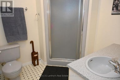 1 REYNOLDS PLACE N Prince Edward County (Wellington) Ontario photo 16