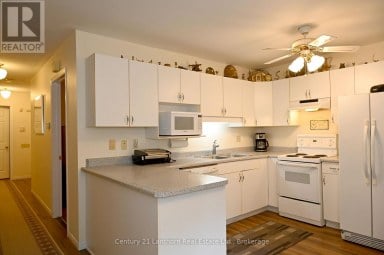 1 REYNOLDS PLACE N Prince Edward County (Wellington) Ontario photo 22