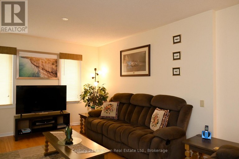1 REYNOLDS PLACE N, Prince Edward County (Wellington), Ontario, K0K3L0