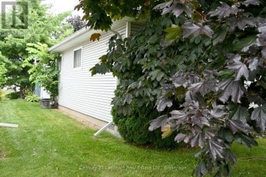 1 REYNOLDS PLACE N Prince Edward County (Wellington) Ontario photo 9