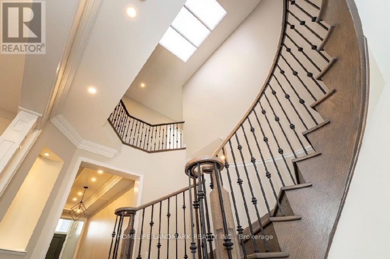 15 LITTLE CELESTE COURT, Vaughan (Patterson), Ontario, L6A4Z7