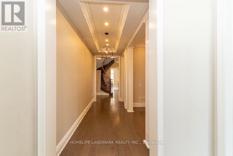 15 LITTLE CELESTE COURT, Vaughan (Patterson), Ontario, L6A4Z7