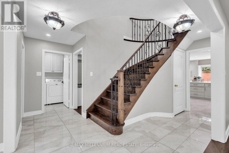 252 MOUNTAINBERRY ROAD, Brampton (Sandringham-Wellington), Ontario, L6R1H9