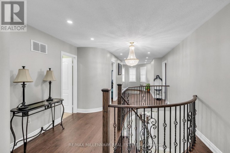 252 MOUNTAINBERRY ROAD, Brampton (Sandringham-Wellington), Ontario, L6R1H9