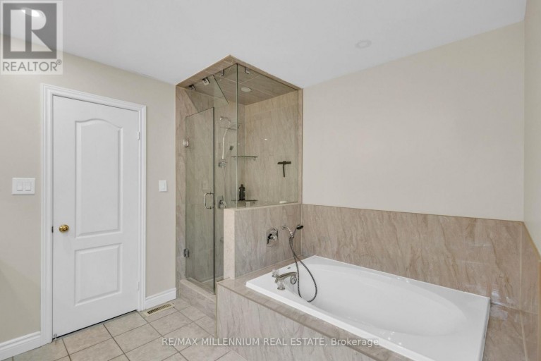 252 MOUNTAINBERRY ROAD, Brampton (Sandringham-Wellington), Ontario, L6R1H9