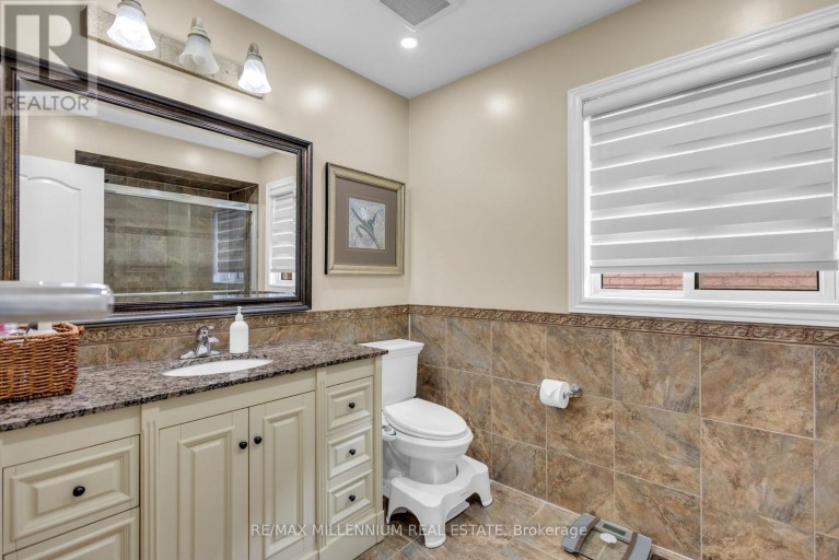 252 MOUNTAINBERRY ROAD, Brampton (Sandringham-Wellington), Ontario, L6R1H9
