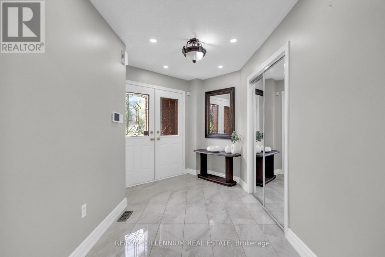 252 MOUNTAINBERRY ROAD, Brampton (Sandringham-Wellington), Ontario, L6R1H9