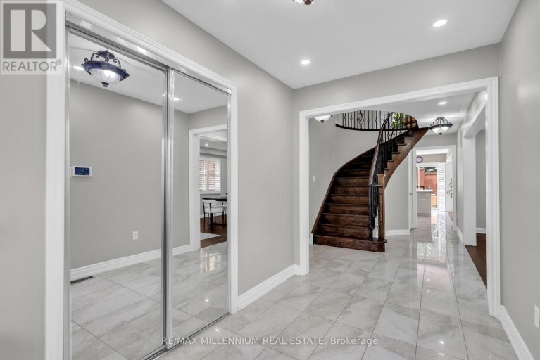252 MOUNTAINBERRY ROAD, Brampton (Sandringham-Wellington), Ontario, L6R1H9