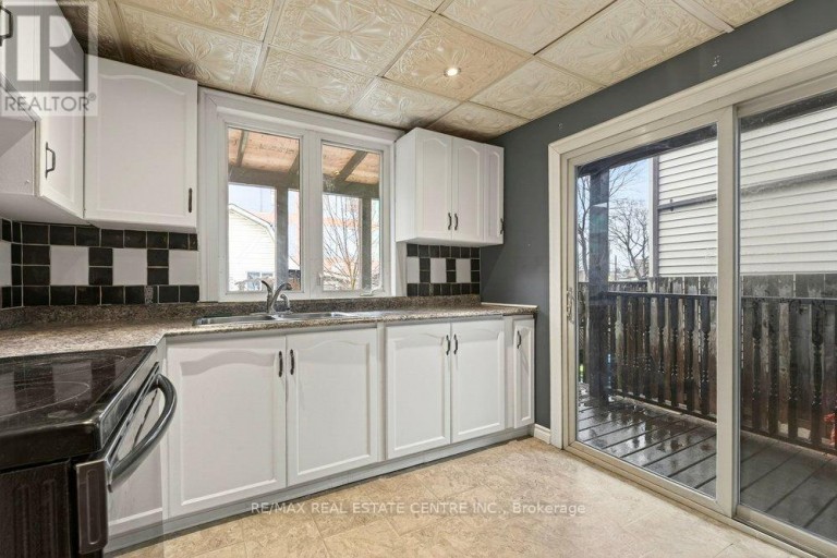 23 FREDERICK AVENUE, Hamilton (Crown Point), Ontario, L8H4K1