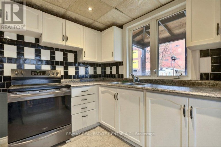 23 FREDERICK AVENUE, Hamilton (Crown Point), Ontario, L8H4K1
