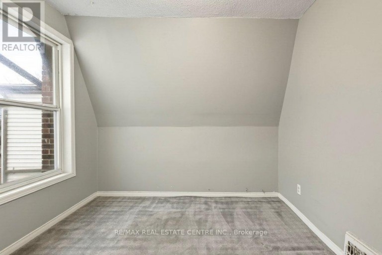 23 FREDERICK AVENUE, Hamilton (Crown Point), Ontario, L8H4K1