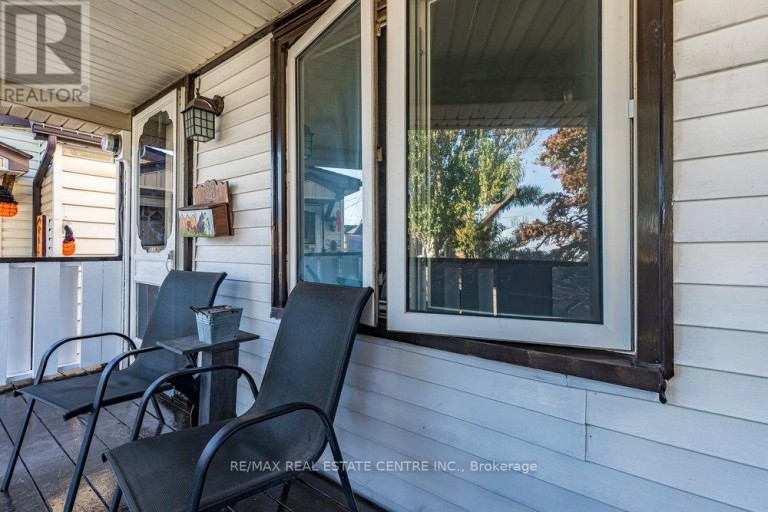 23 FREDERICK AVENUE, Hamilton (Crown Point), Ontario, L8H4K1