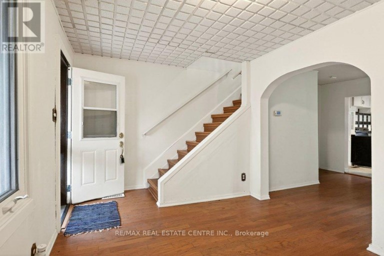 23 FREDERICK AVENUE, Hamilton (Crown Point), Ontario, L8H4K1