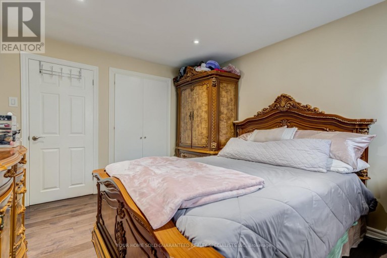 5 HALLOW CRESCENT, Toronto (Rexdale-Kipling), Ontario, M9W2V8