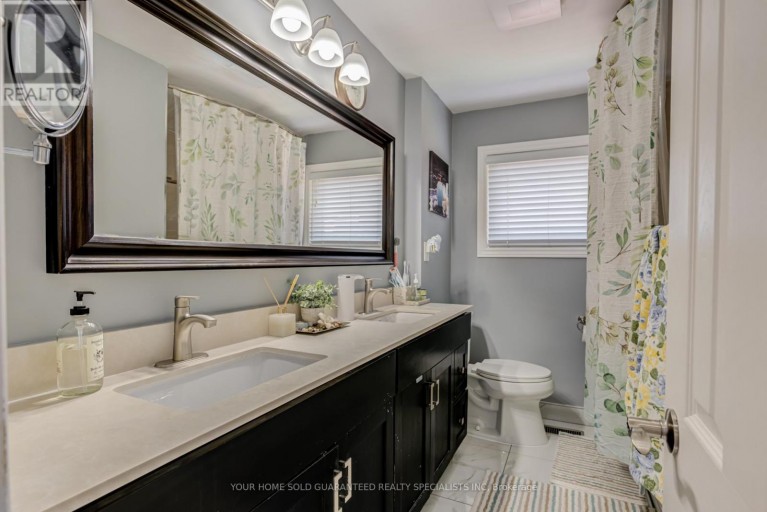 5 HALLOW CRESCENT, Toronto (Rexdale-Kipling), Ontario, M9W2V8