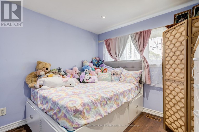 5 HALLOW CRESCENT, Toronto (Rexdale-Kipling), Ontario, M9W2V8