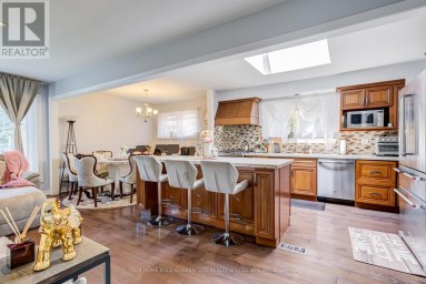 5 HALLOW CRESCENT Toronto (Rexdale-Kipling) Ontario photo 4
