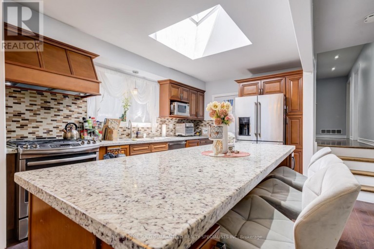 5 HALLOW CRESCENT, Toronto (Rexdale-Kipling), Ontario, M9W2V8