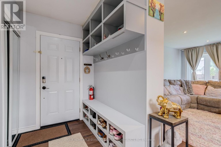 5 HALLOW CRESCENT, Toronto (Rexdale-Kipling), Ontario, M9W2V8