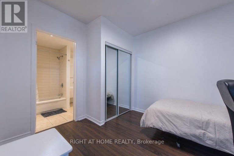 812 BLOOR STREET W, Toronto (Dovercourt-Wallace Emerson-Junction), Ontario, M6G1L9