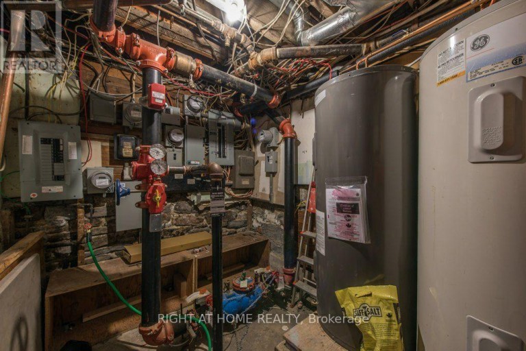812 BLOOR STREET W, Toronto (Dovercourt-Wallace Emerson-Junction), Ontario, M6G1L9