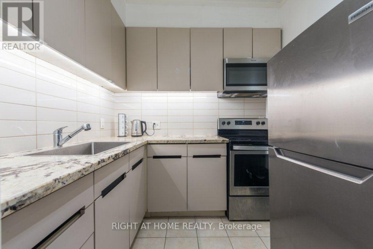 812 BLOOR STREET W, Toronto (Dovercourt-Wallace Emerson-Junction), Ontario, M6G1L9