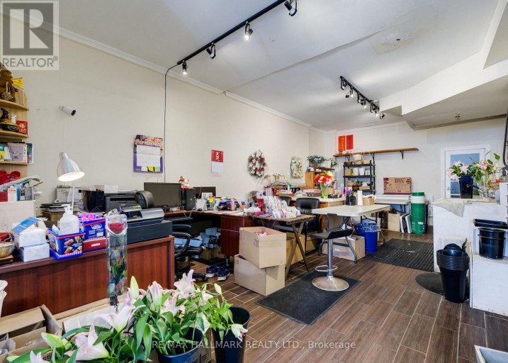 2424 DANFORTH AVENUE, Toronto (East End-Danforth), Ontario, M4C1K9