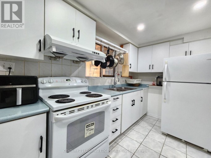 82 - 203 LOTHERTON PATHWAY, Toronto (Yorkdale-Glen Park), Ontario, M6B2G6