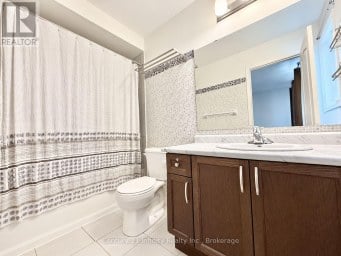 2339 DRESS CIRCLE CRESCENT Oshawa (Windfields) Ontario photo 13