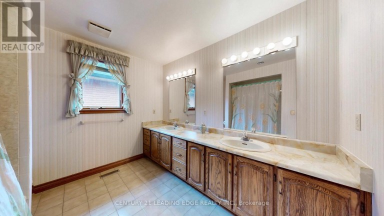 1127 OSHAWA BOULEVARD N, Oshawa (Centennial), Ontario, L1G5W2