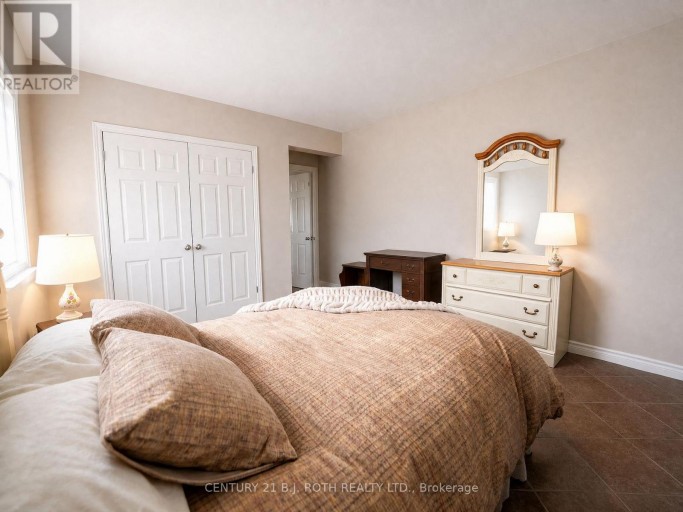 6 MAPLEVIEW PLACE, North Bay (Airport), Ontario, P1C1N7
