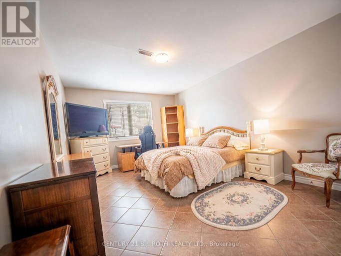 6 MAPLEVIEW PLACE, North Bay (Airport), Ontario, P1C1N7