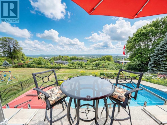 6 MAPLEVIEW PLACE, North Bay (Airport), Ontario, P1C1N7