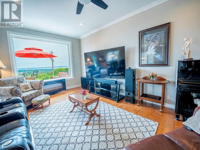 6 MAPLEVIEW PLACE, North Bay (Airport), Ontario, P1C1N7
