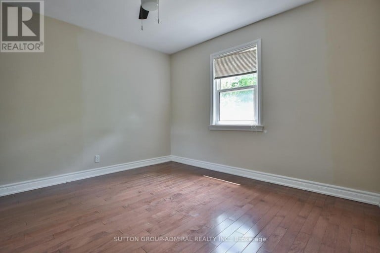 33 REGINA AVENUE, Toronto (Englemount-Lawrence), Ontario, M6A1R4