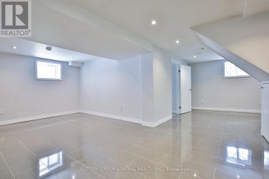 33 REGINA AVENUE Toronto (Englemount-Lawrence) Ontario photo 23