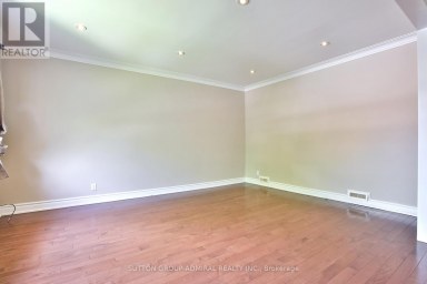 33 REGINA AVENUE Toronto (Englemount-Lawrence) Ontario photo 8
