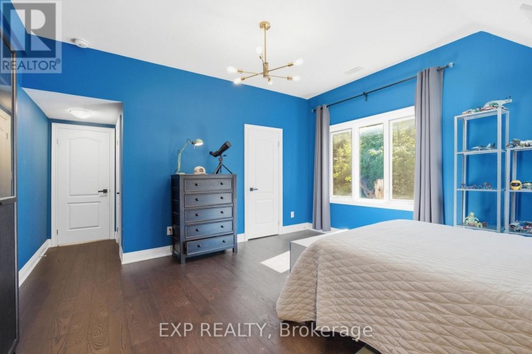 1785 DAVIS DRIVE W, King, Ontario, L3Y4V9