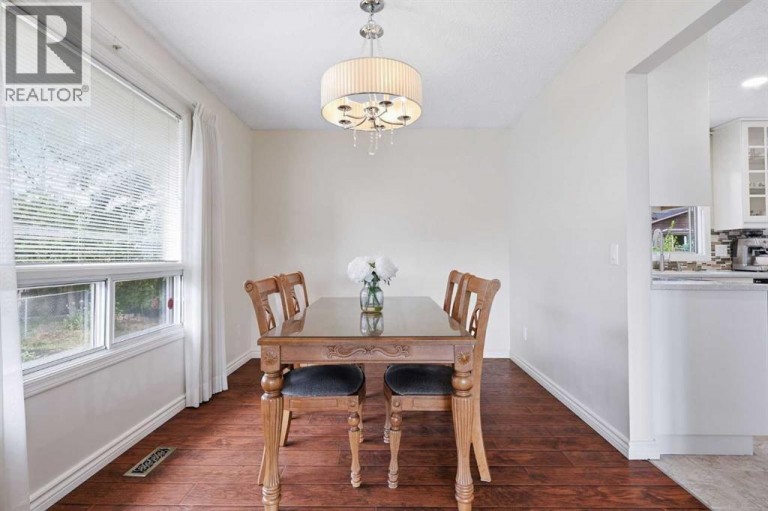 11 Edgemont Rise NW, Calgary, Alberta, T3A2K9
