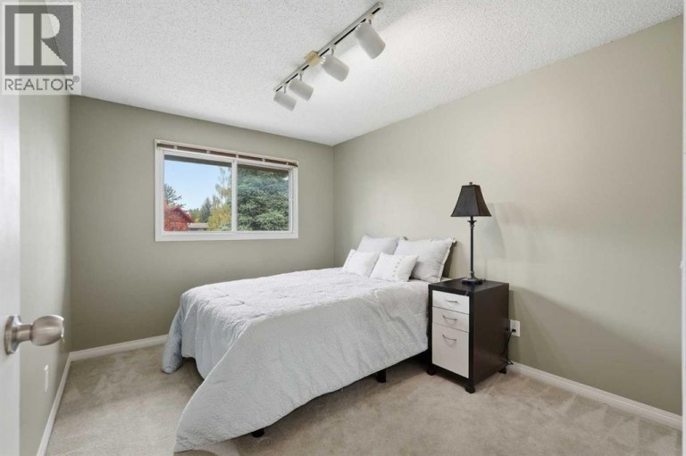 11 Edgemont Rise NW, Calgary, Alberta, T3A2K9
