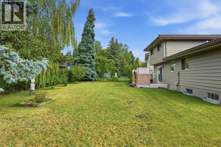 11 Edgemont Rise NW, Calgary, Alberta, T3A2K9