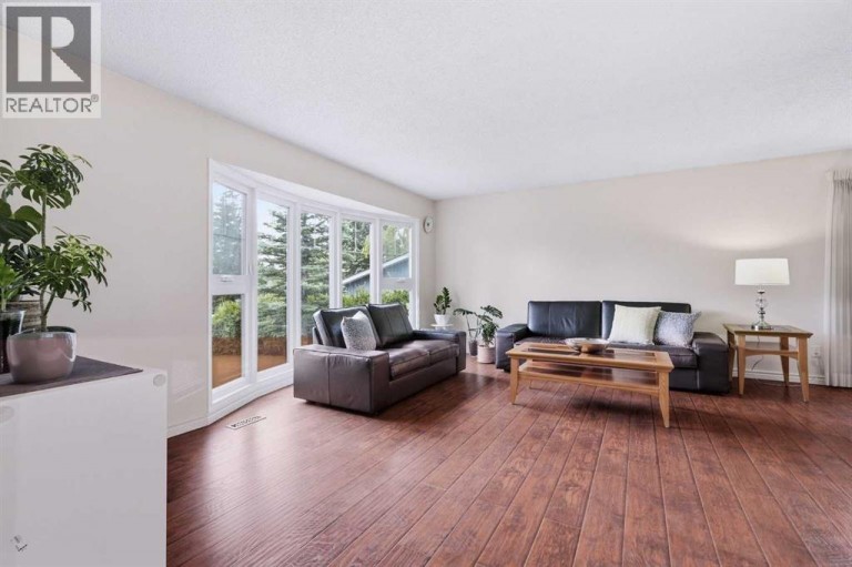 11 Edgemont Rise NW, Calgary, Alberta, T3A2K9