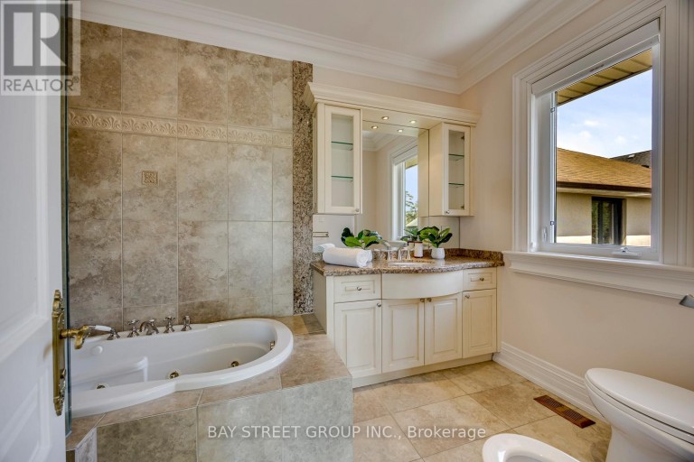 56 WINCHESTER LANE, Richmond Hill (South Richvale), Ontario, L4C6Y7