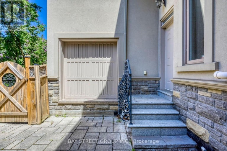 56 WINCHESTER LANE, Richmond Hill (South Richvale), Ontario, L4C6Y7